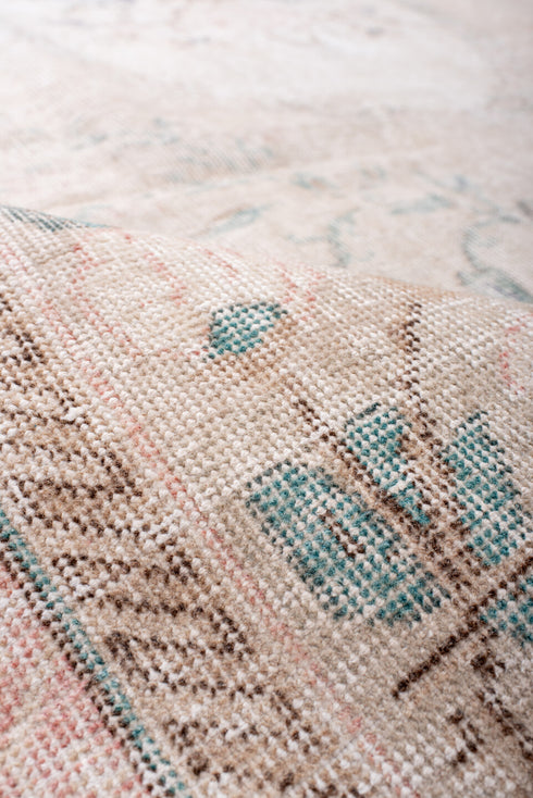 Vintage Sparta Area Rug (7' x 9')